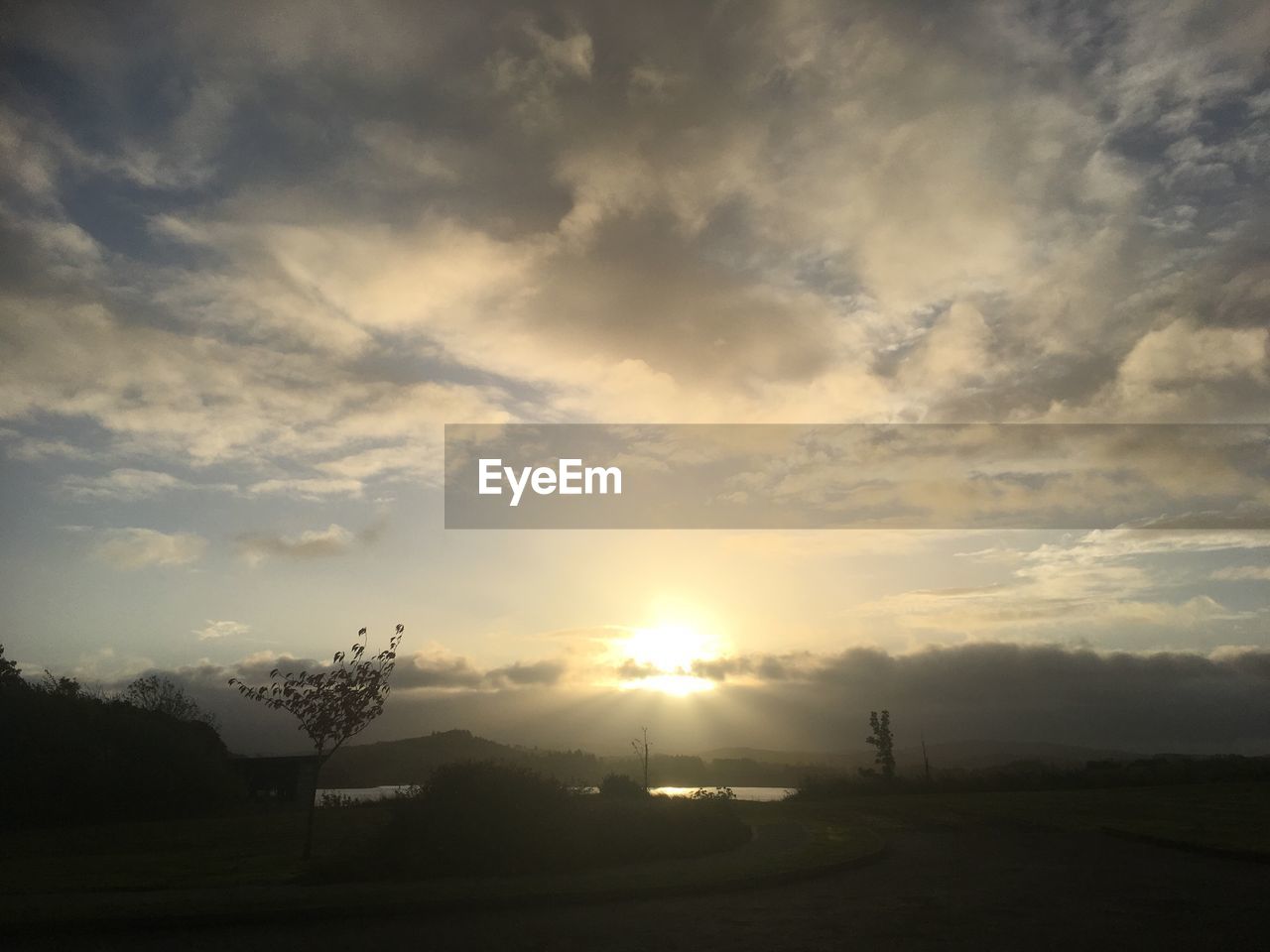 SCENIC VIEW OF LANDSCAPE AGAINST SKY DURING SUNSET