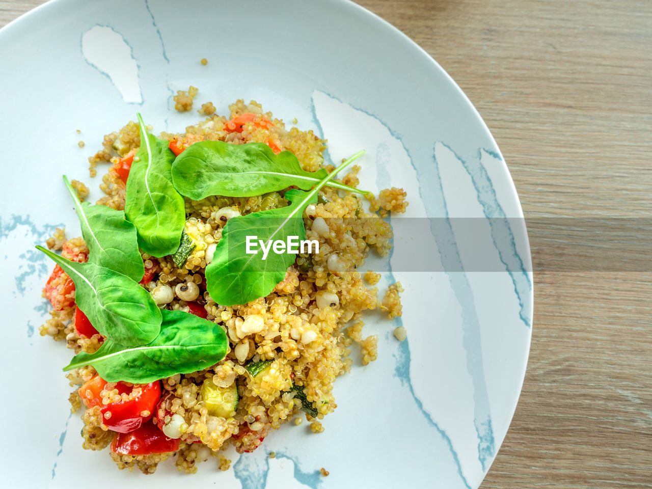 HIGH ANGLE VIEW OF FOOD IN PLATE