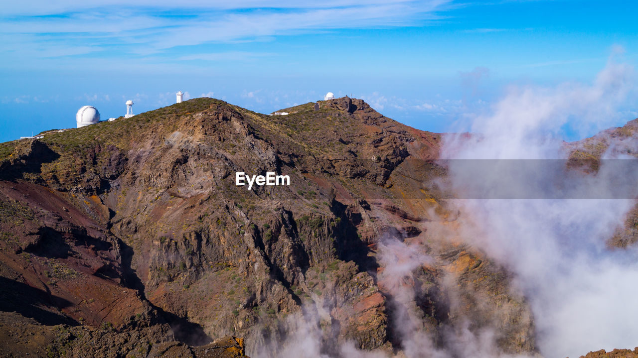 PANORAMIC VIEW OF MAJESTIC MOUNTAINS