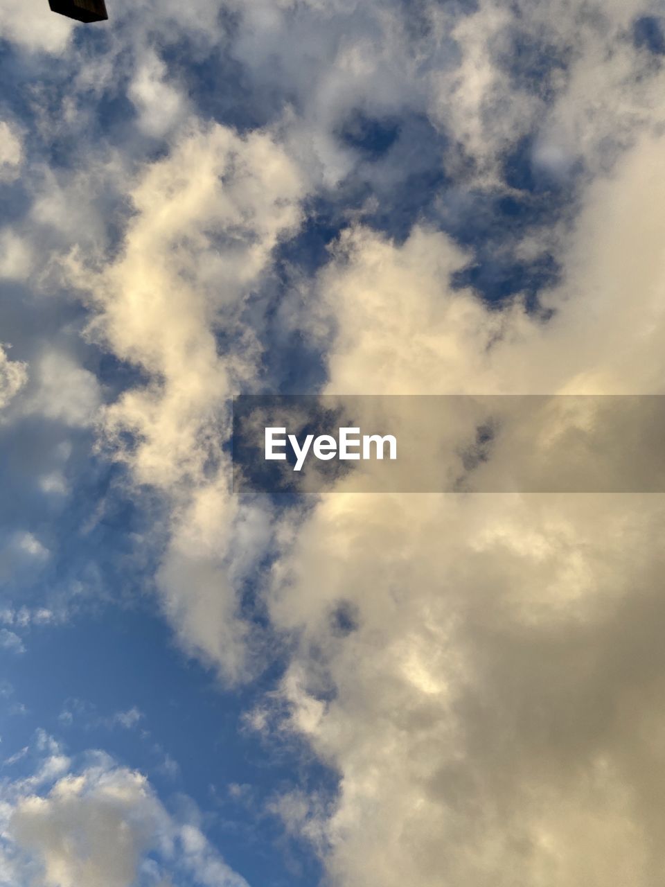 LOW ANGLE VIEW OF CLOUDSCAPE