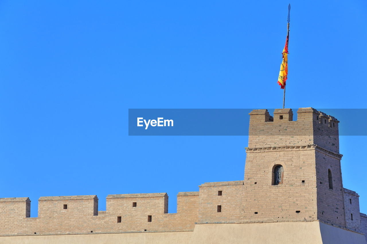 LOW ANGLE VIEW OF FORT AGAINST CLEAR BLUE SKY