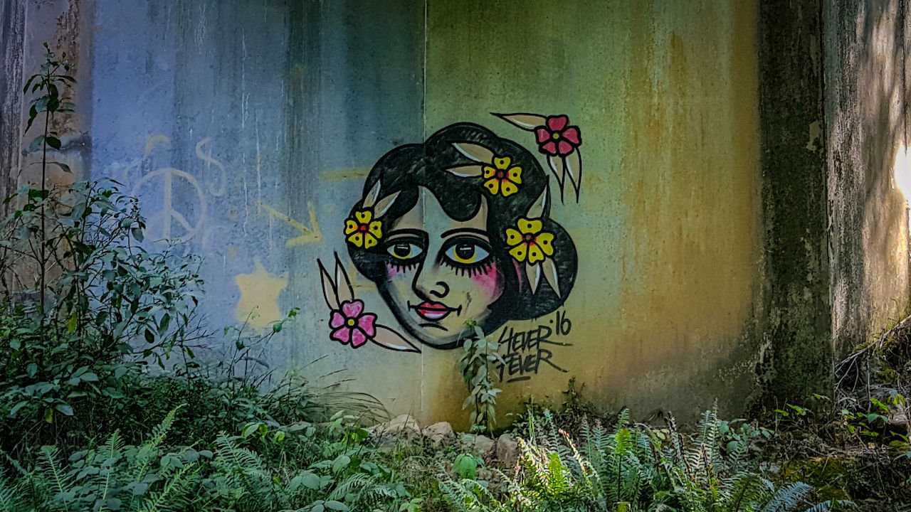 CLOSE-UP OF FLOWER STATUE