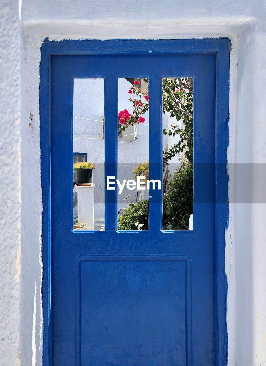 CLOSE-UP OF CLOSED DOOR OF HOUSE