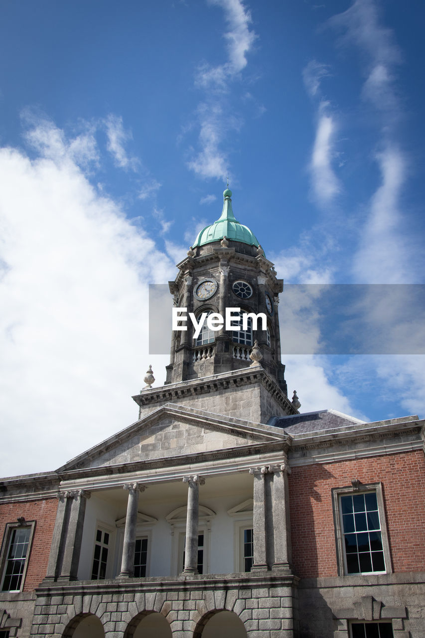 LOW ANGLE VIEW OF A BUILDING AGAINST SKY
