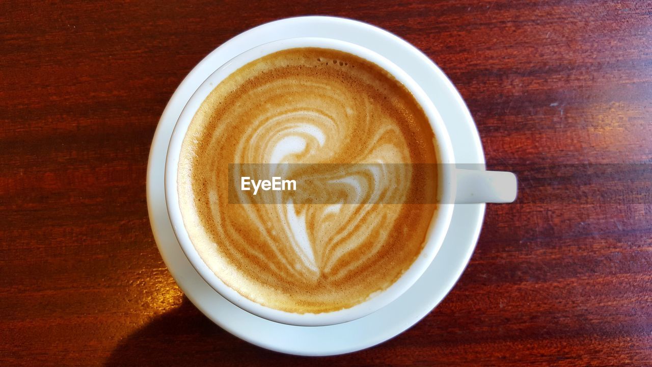 DIRECTLY ABOVE SHOT OF CAPPUCCINO CUP ON TABLE
