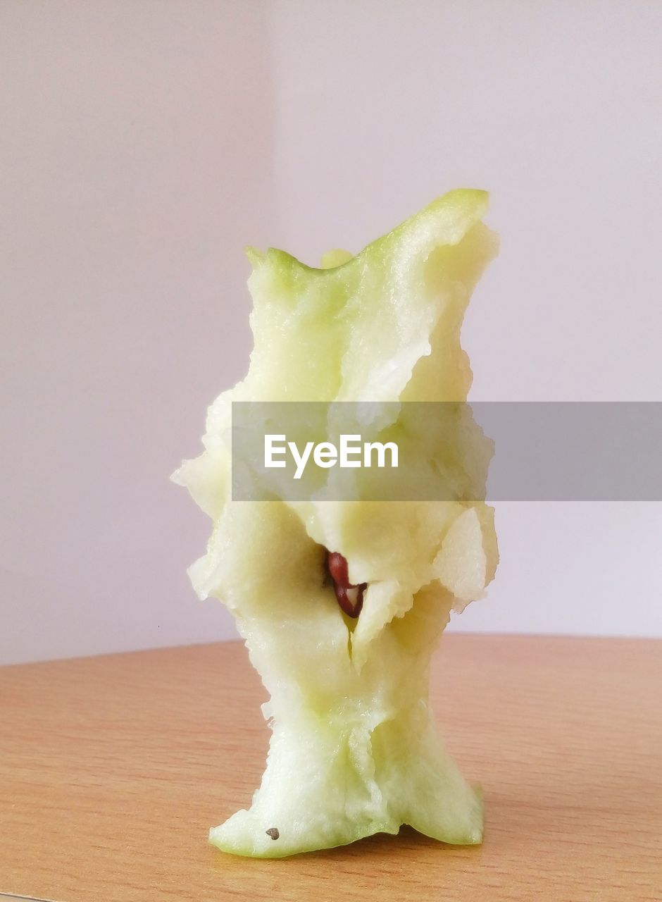 CLOSE-UP OF APPLE AGAINST WHITE BACKGROUND