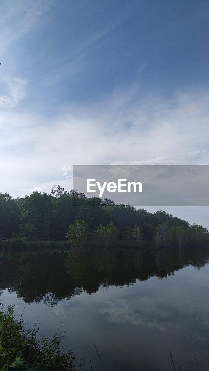 SCENIC VIEW OF LAKE AND TREES AGAINST SKY