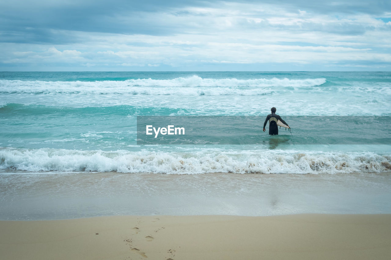 SCENIC VIEW OF SEA WAVES AGAINST SKY