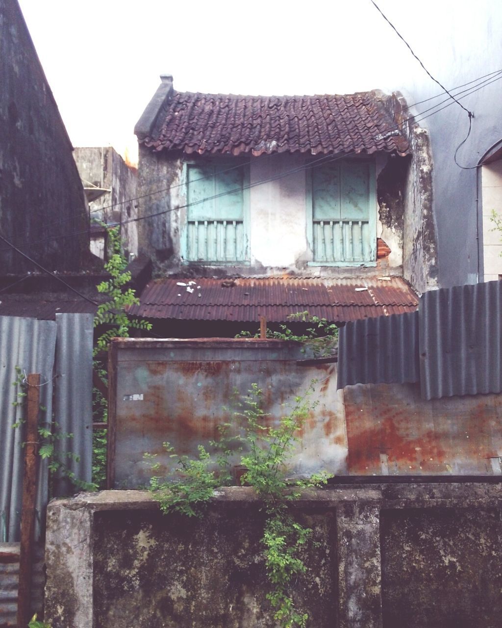 VIEW OF OLD BUILDING