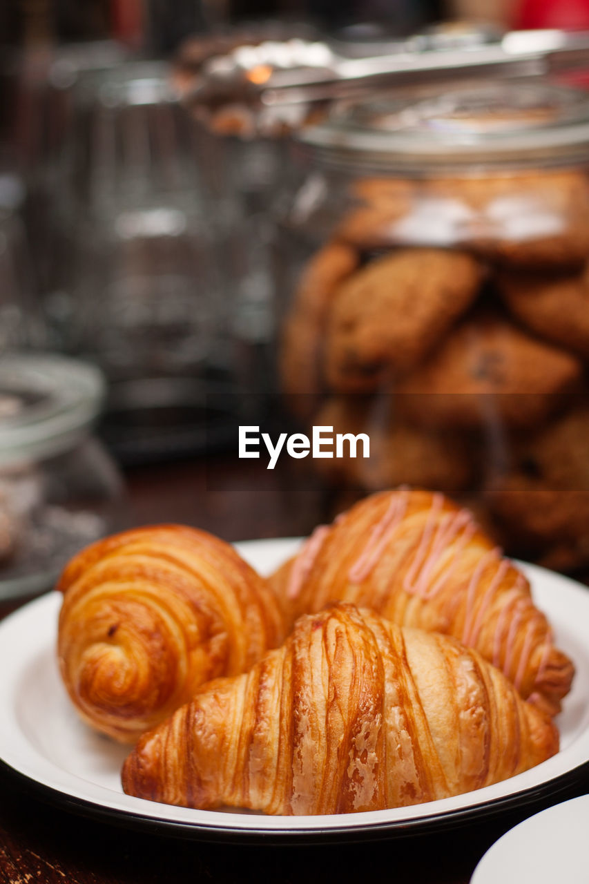 Close-up of bread in plate on table