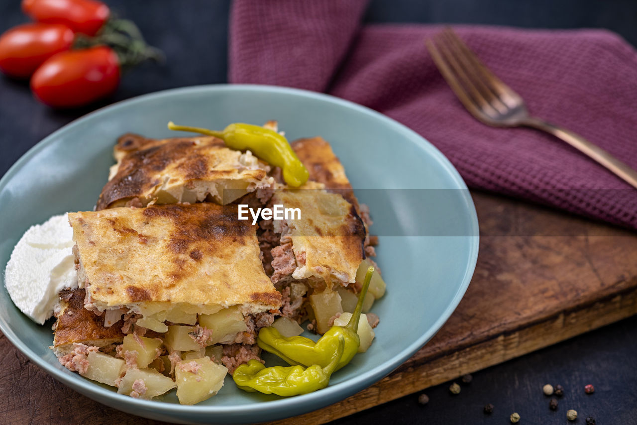 HIGH ANGLE VIEW OF BREAKFAST ON TABLE