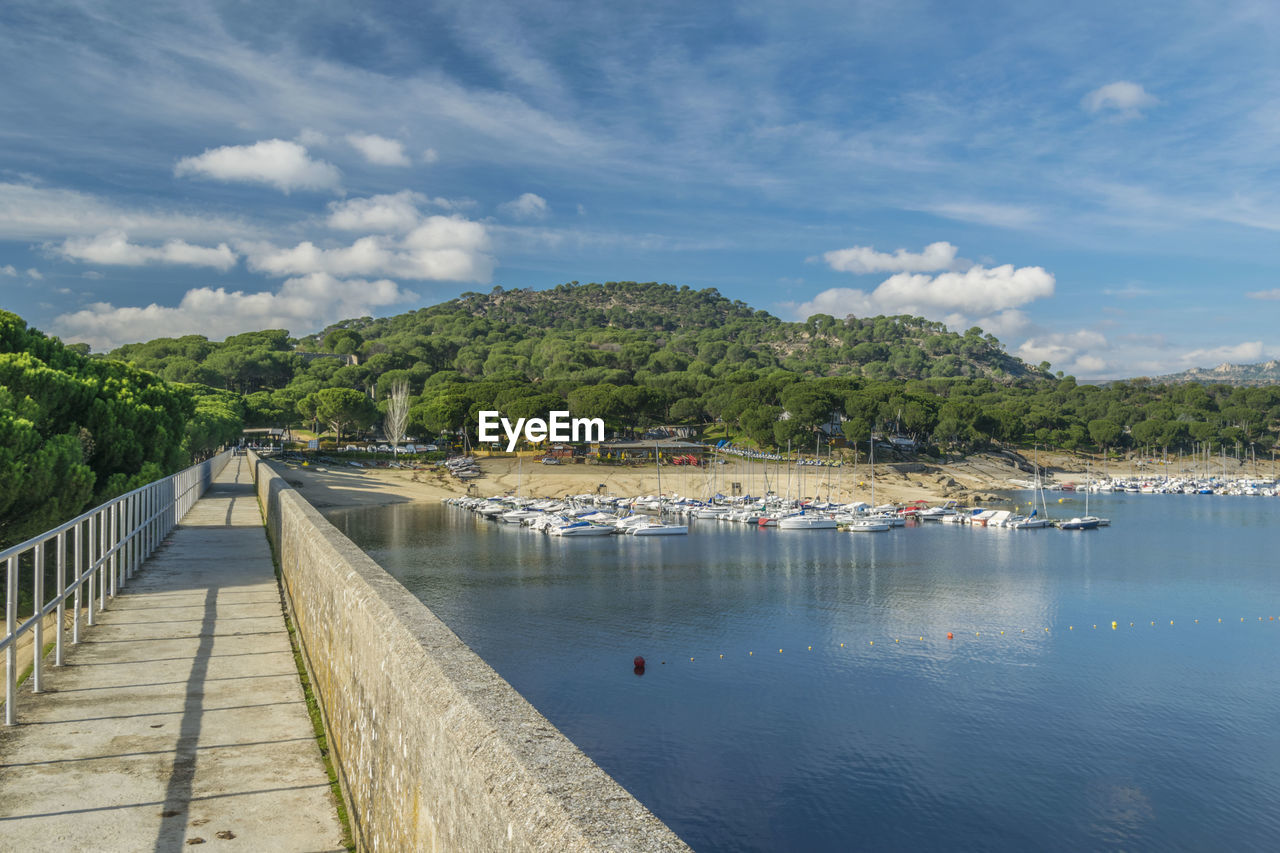 PANORAMIC VIEW OF SEA AGAINST SKY