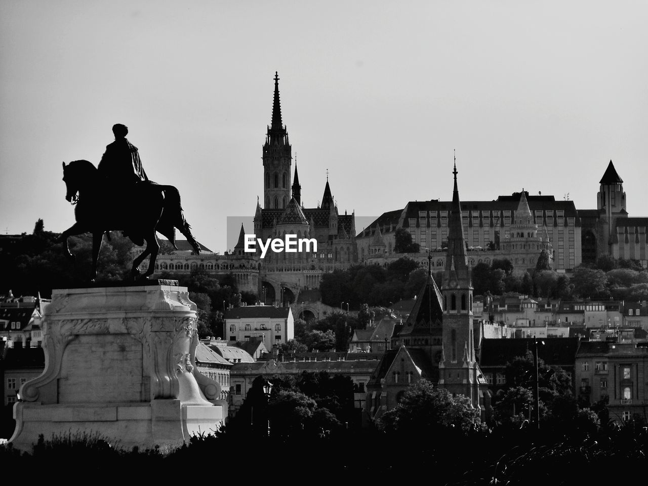 VIEW OF BUILDINGS IN CITY