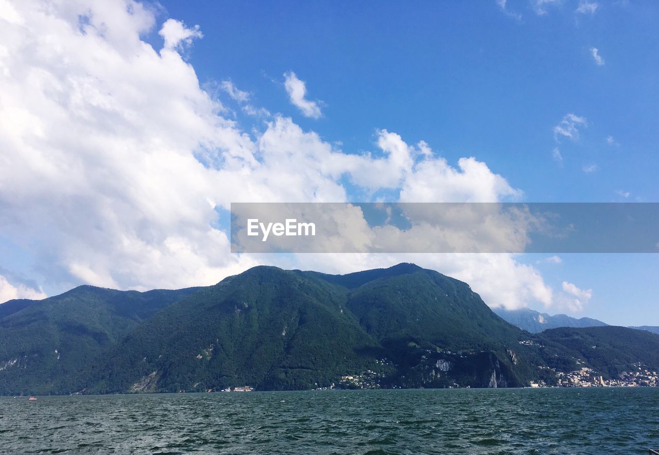 SCENIC VIEW OF SEA AND MOUNTAINS AGAINST SKY