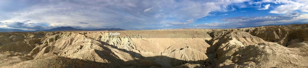 PANORAMIC VIEW OF DESERT AGAINST SKY