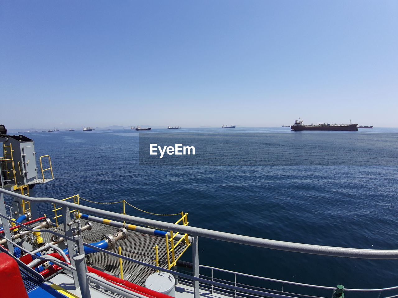 HIGH ANGLE VIEW OF SEA AGAINST SKY