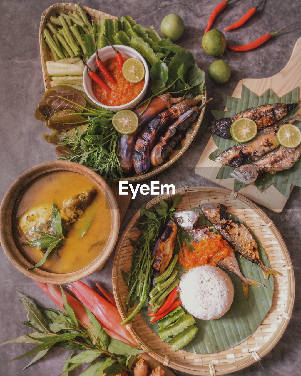 HIGH ANGLE VIEW OF FISH SERVED IN BOWL