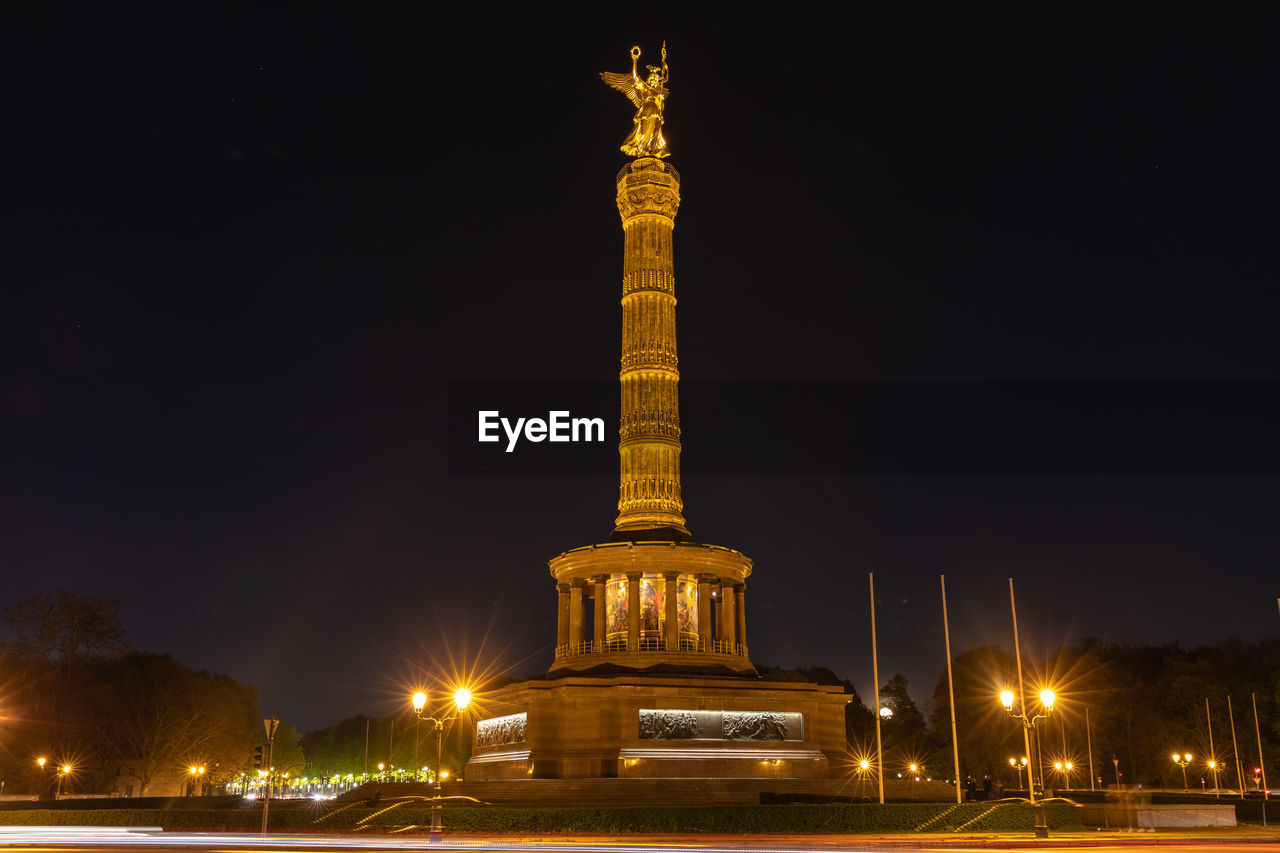 ILLUMINATED MONUMENT AT NIGHT