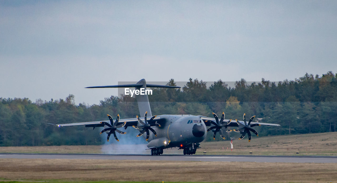  luxembourg armed forces a400m landing in luxembourg 