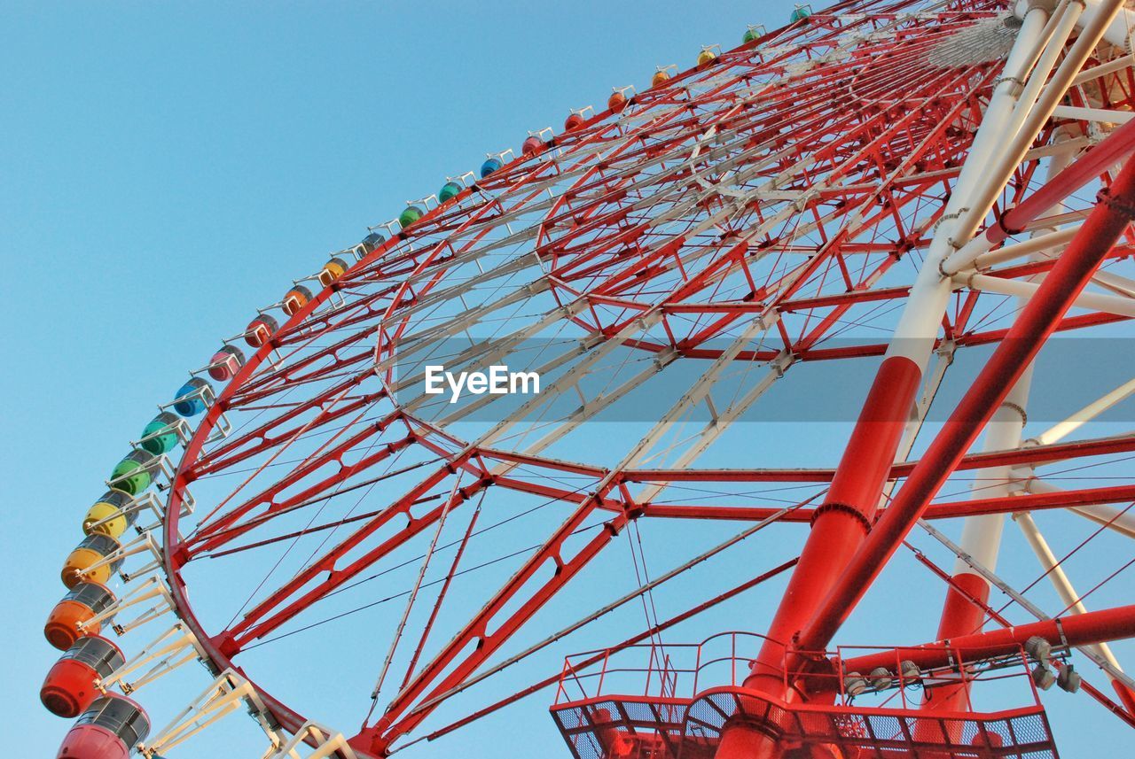 LOW ANGLE VIEW OF FERRIS WHEEL AGAINST SKY