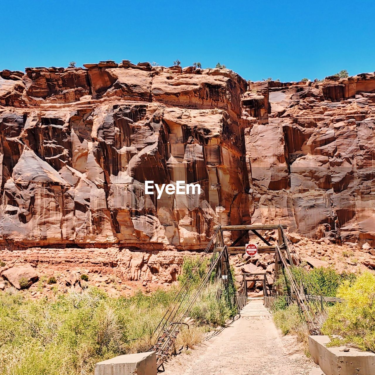 VIEW OF ROCK FORMATIONS ON MOUNTAIN