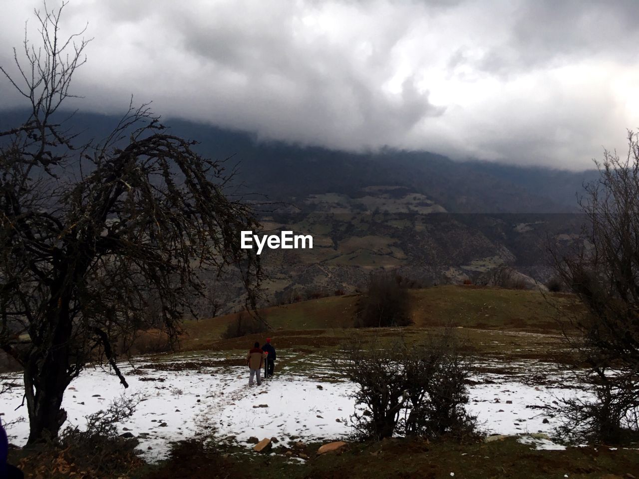 SCENIC VIEW OF LAKE AGAINST STORM CLOUDS