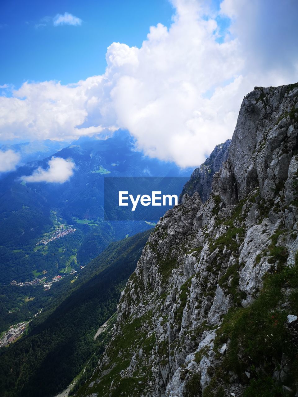 SCENIC VIEW OF LANDSCAPE AND MOUNTAINS AGAINST SKY