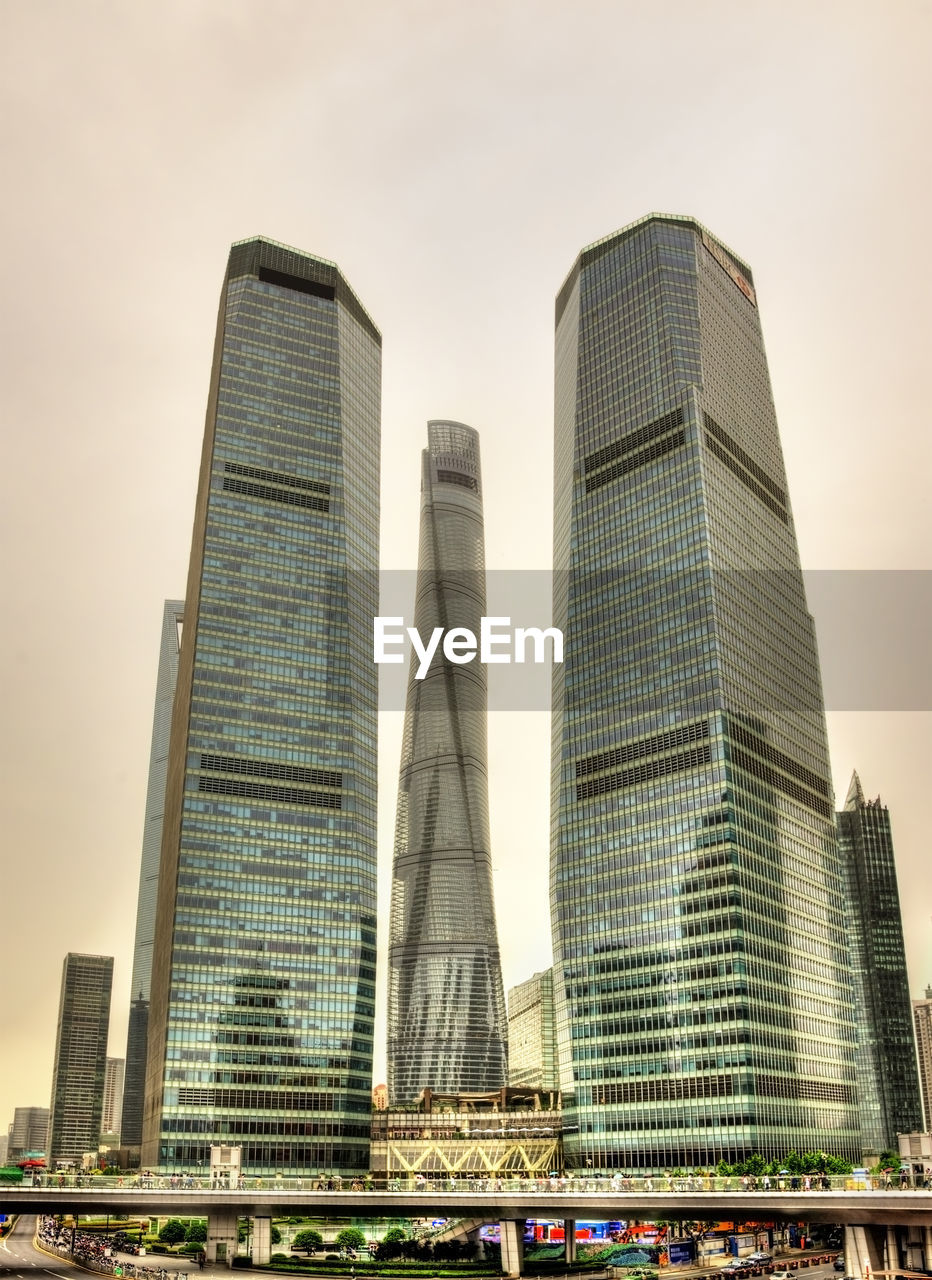 LOW ANGLE VIEW OF BUILDINGS AGAINST SKY