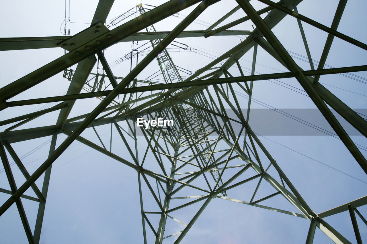 DIRECTLY BELOW SHOT OF ELECTRICITY PYLON AGAINST CLEAR SKY
