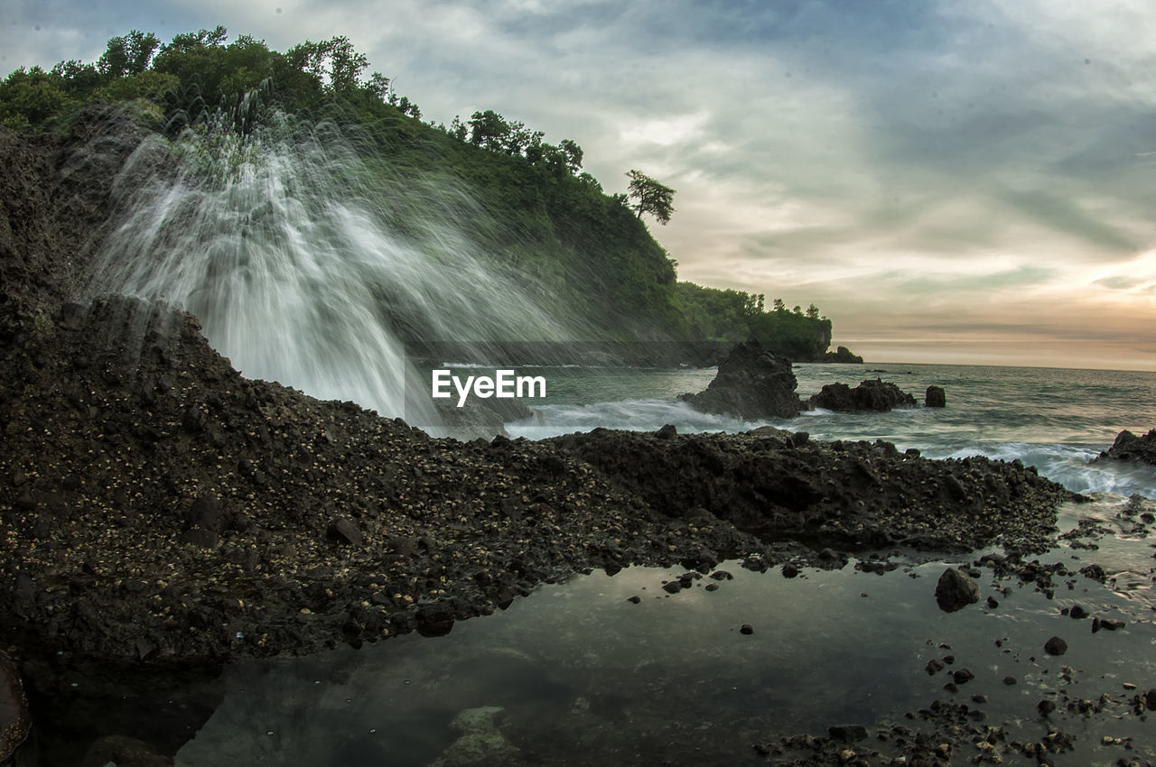 Scenic view of sea against sky