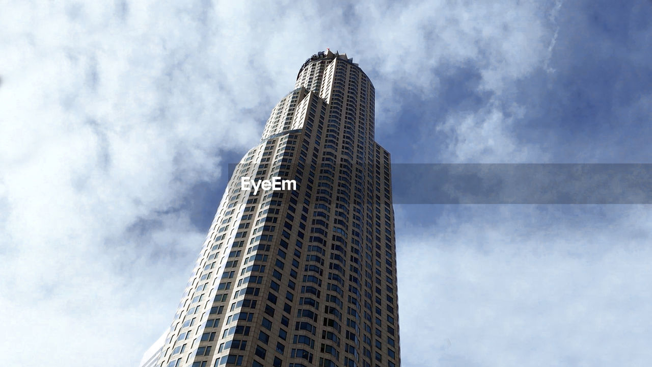 Skyscraper in los angeles, form the bottom l