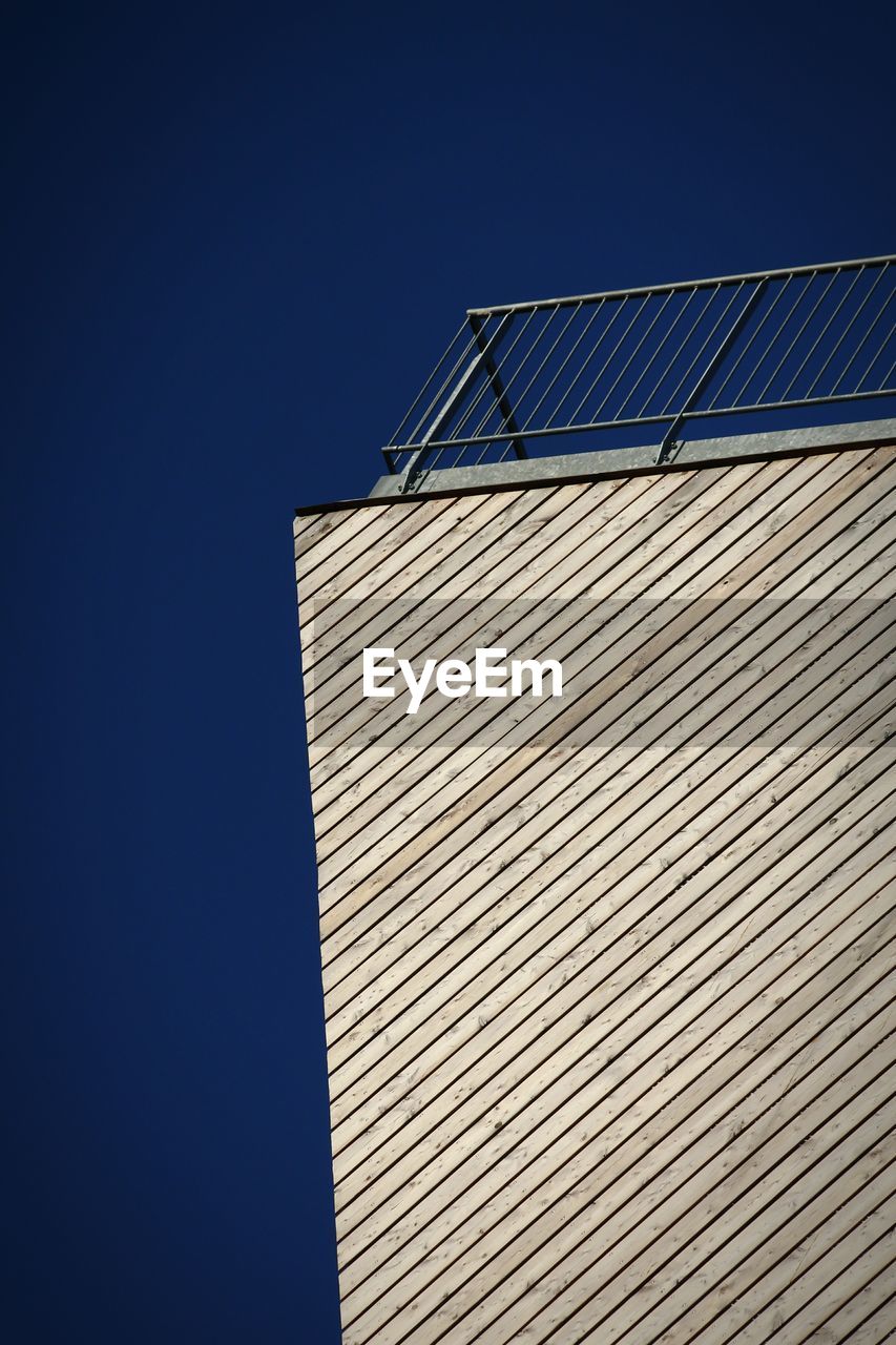 LOW ANGLE VIEW OF BLUE ROOF AGAINST SKY