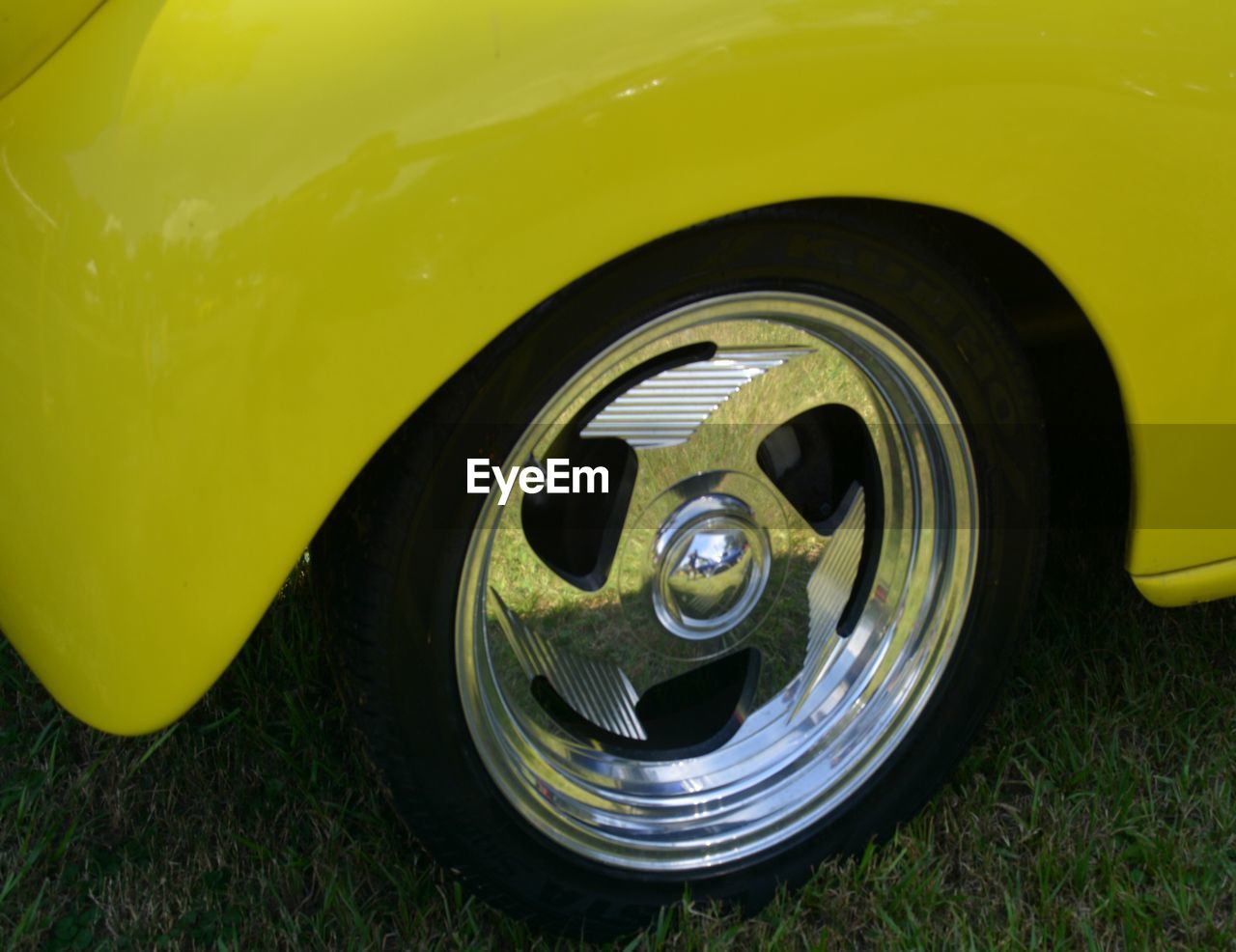 CLOSE-UP OF VINTAGE CAR ON GRASS