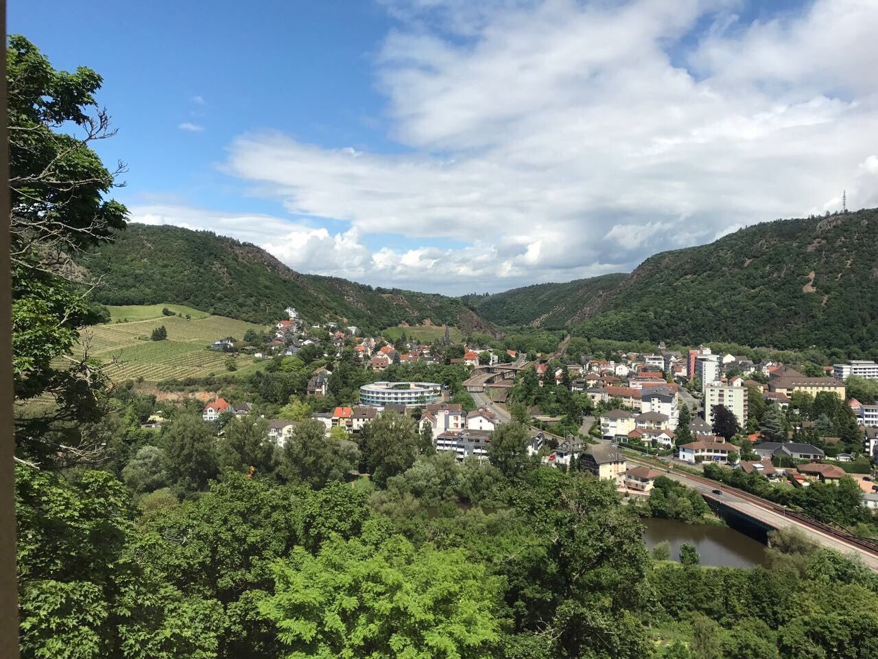 HIGH ANGLE VIEW OF TREES AND MOUNTAINS AGAINST SKY