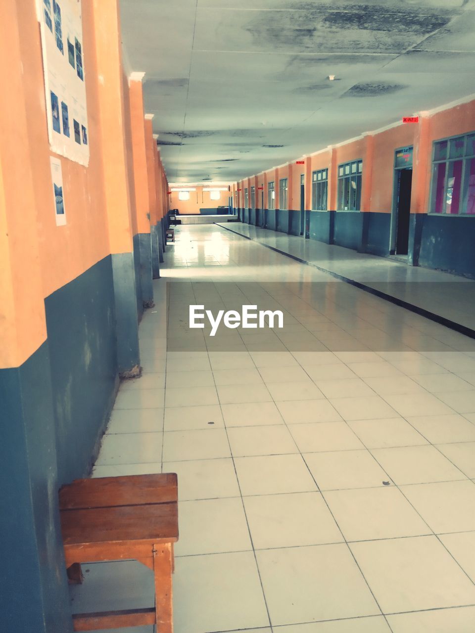 VIEW OF EMPTY CORRIDOR OF BUILDING