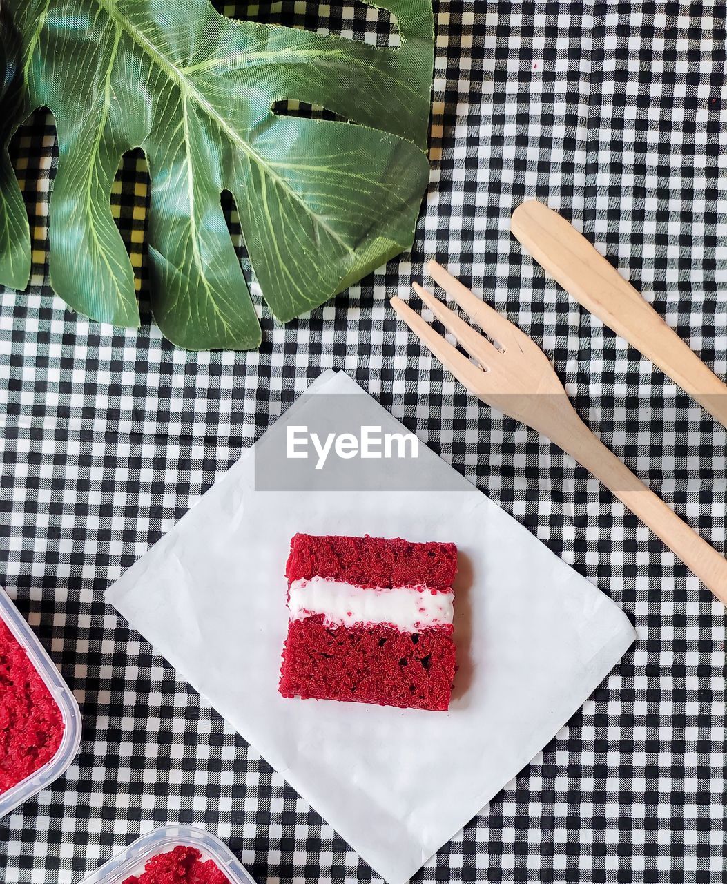 Red velvet cake and cream cheese