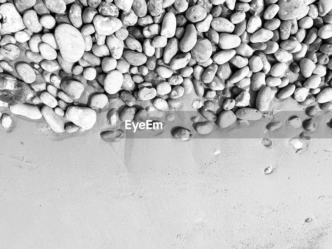 FULL FRAME SHOT OF PEBBLES IN WATER