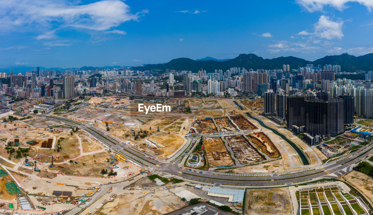 HIGH ANGLE VIEW OF BUILDINGS IN CITY