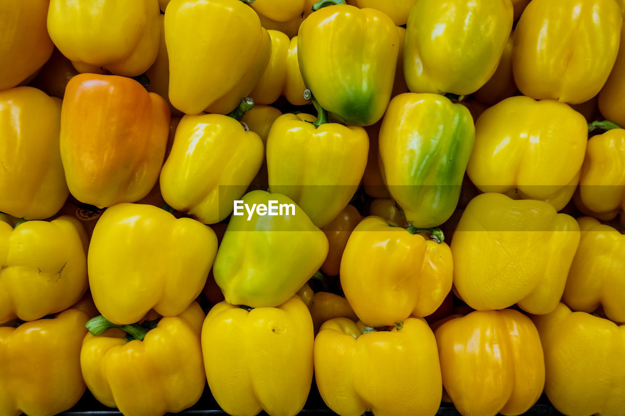 FULL FRAME SHOT OF BELL PEPPERS