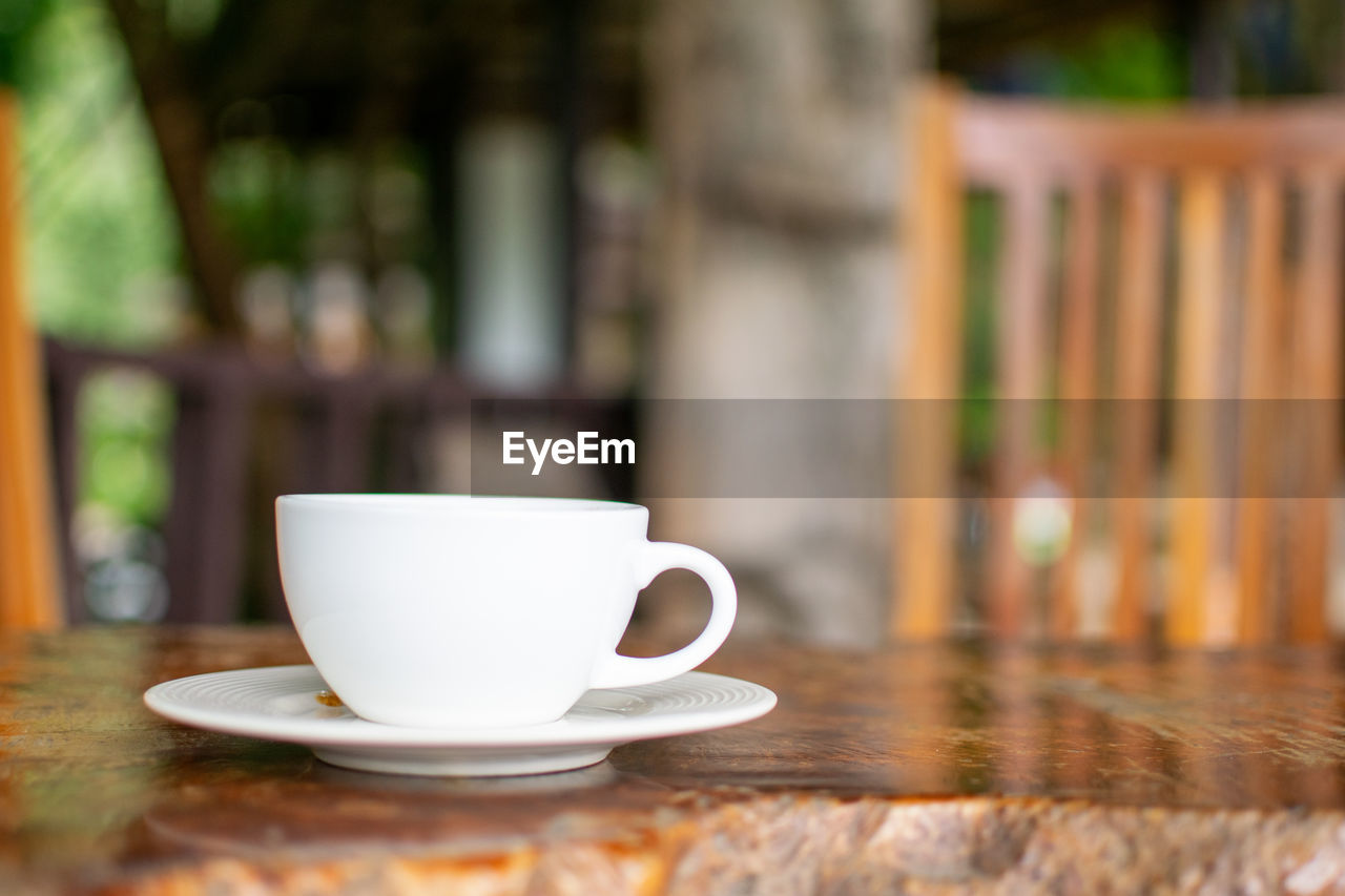 mug, cup, drink, coffee cup, coffee, food and drink, refreshment, table, cafe, crockery, hot drink, saucer, wood, relaxation, selective focus, focus on foreground, tea, morning, day, no people, outdoors, tea cup, tableware, coffee break, architecture, freshness, nature, cappuccino, restaurant, heat, business, lifestyles, food, coffee shop, ceramic, copy space, close-up, seat