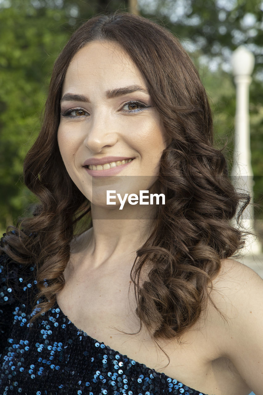 Portrait of a smiling young woman