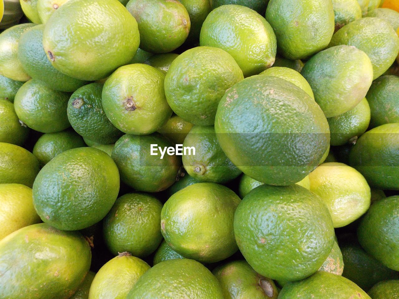 FULL FRAME SHOT OF FRUITS