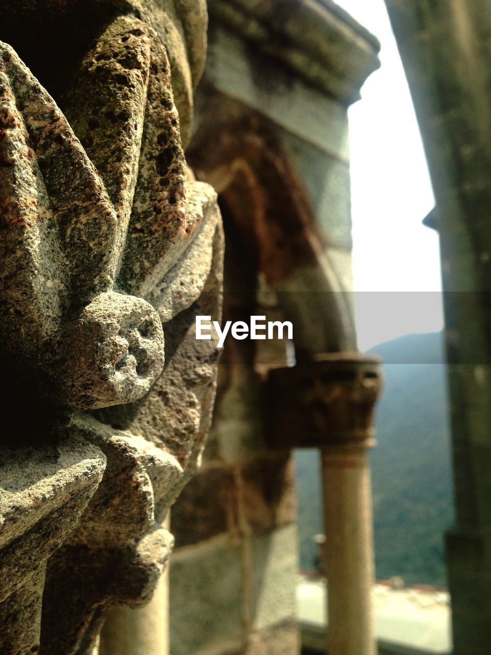 CLOSE-UP OF STATUE OF BUDDHA