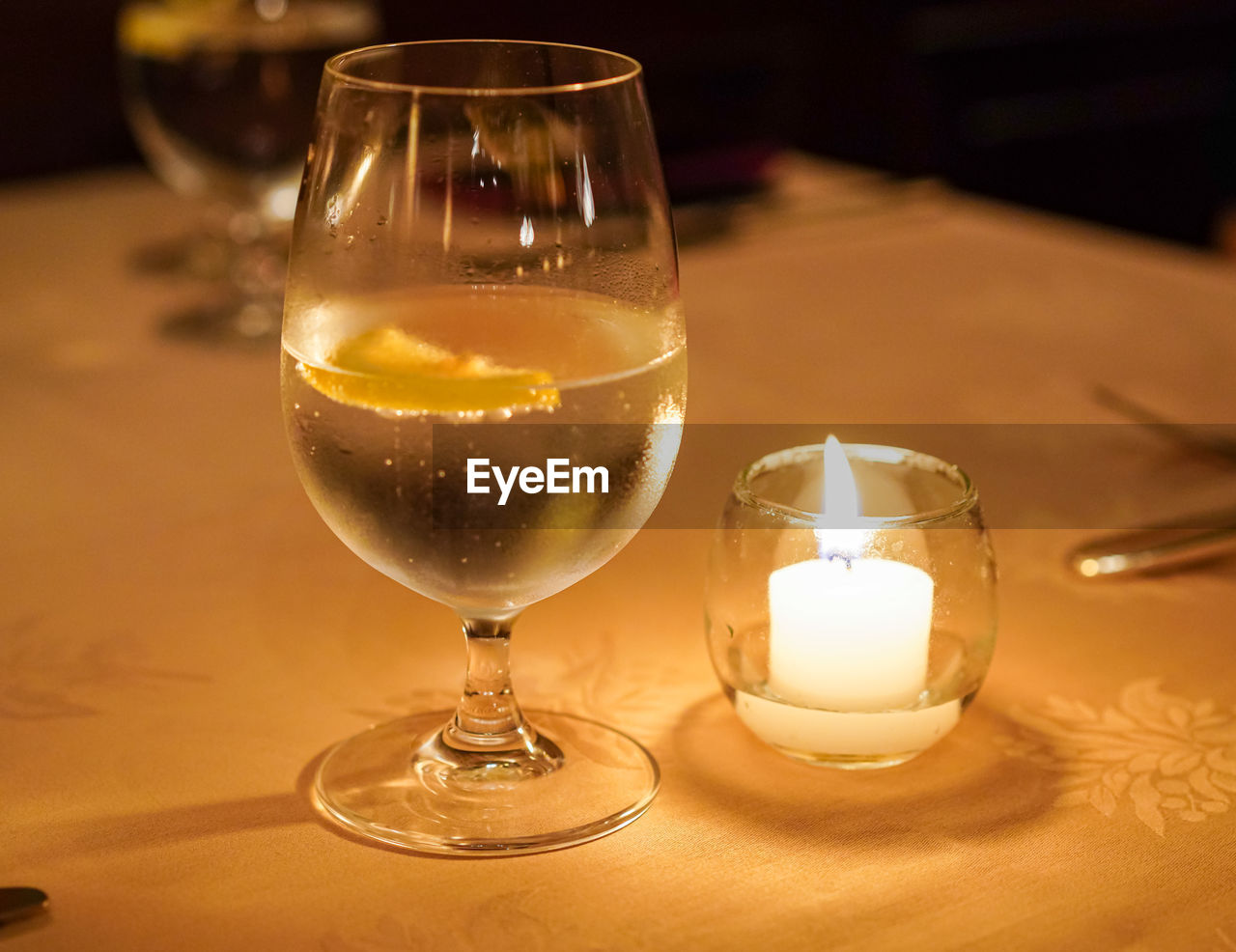 CLOSE-UP OF WINEGLASS ON TABLE