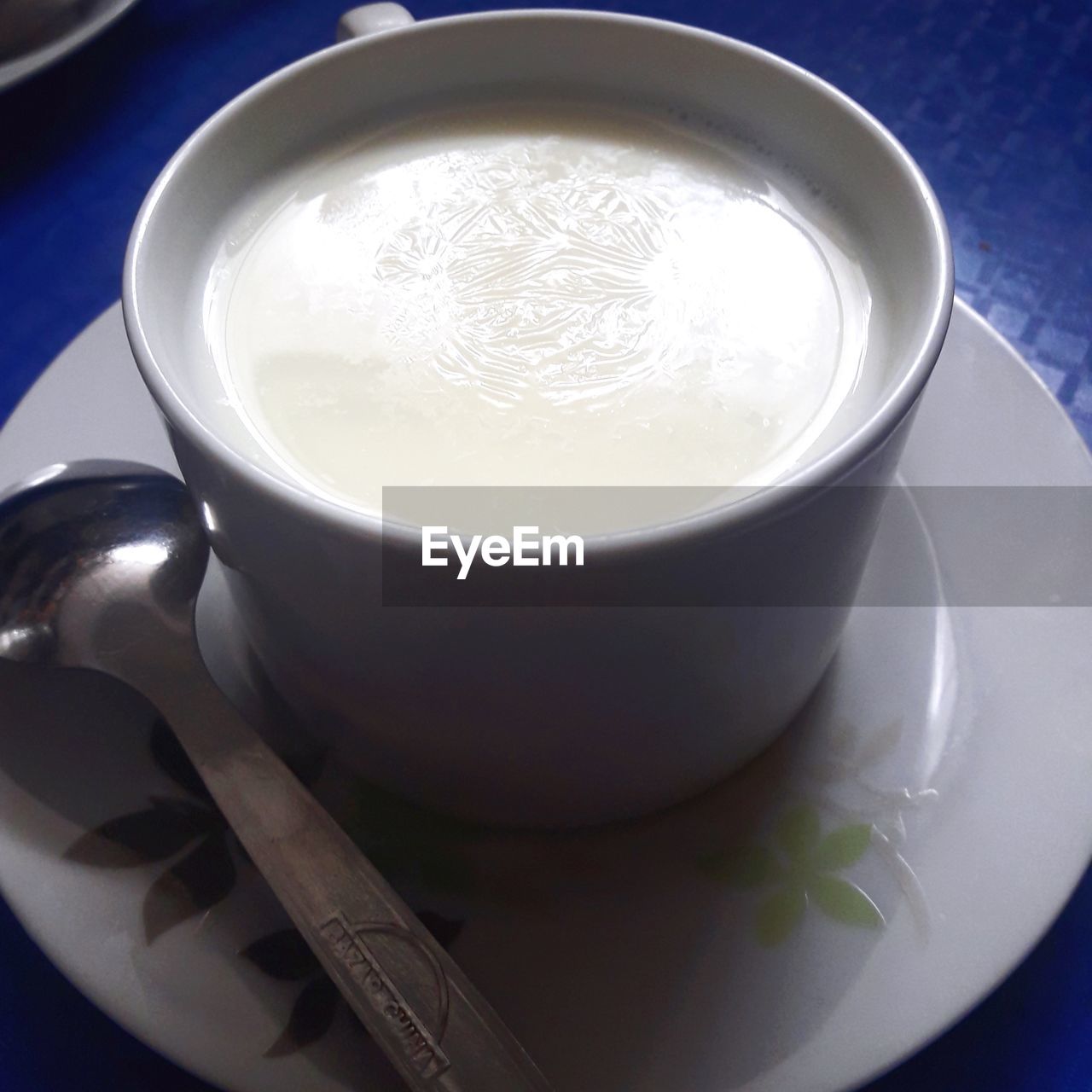 CLOSE-UP OF COFFEE CUP ON TABLE