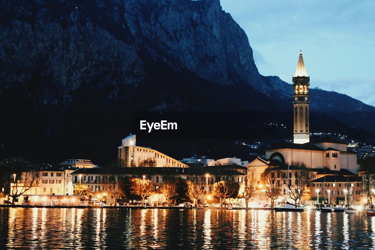 ILLUMINATED BUILDINGS AT THE WATERFRONT