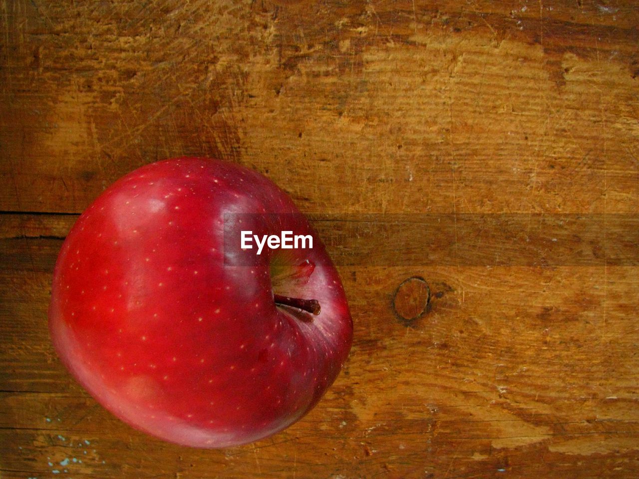 Close-up of apple on wooden table