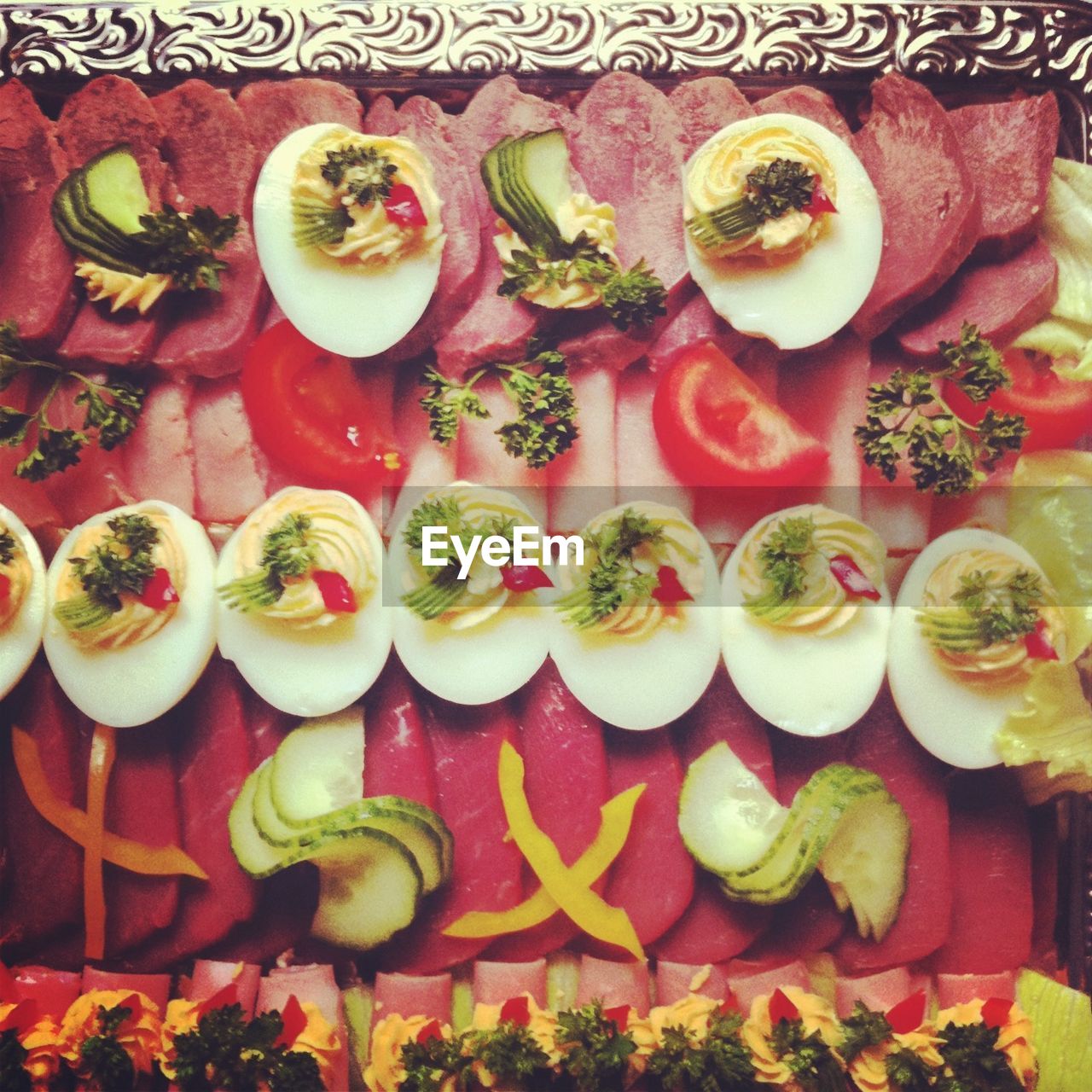 HIGH ANGLE VIEW OF FRUITS AND VEGETABLES ON TABLE