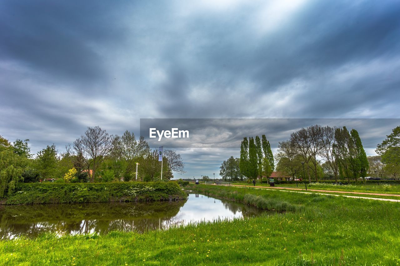 SCENIC VIEW OF LAKE WITH TREES AGAINST SKY