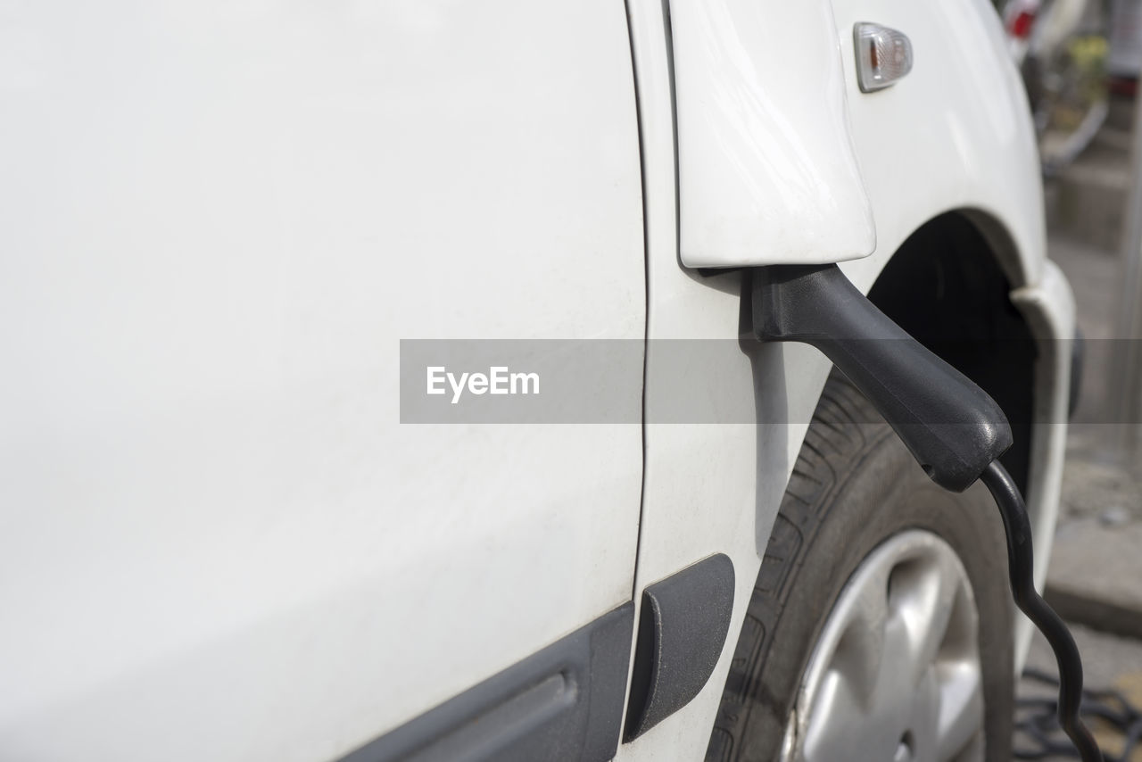 CLOSE-UP OF TIRE CAR